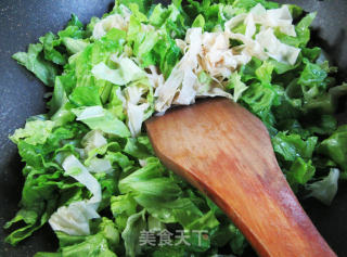 生菜炒豆腐皮的做法步骤：4