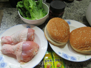 新奥尔良琵琶腿肉汉堡的做法步骤：1