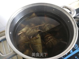 八宝乌米海鲜粽的做法步骤：19