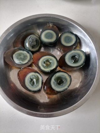 凉拌皮蛋的做法步骤：1