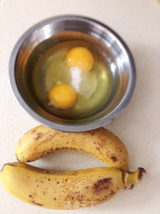 鸡蛋香蕉饼的做法步骤：1