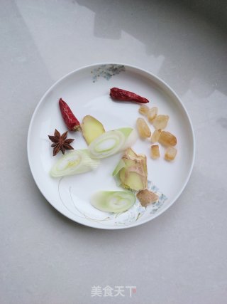 砂锅腐乳烧肉的做法步骤：7
