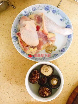 冬菇滑鸡的做法步骤：1