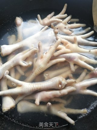 卤鸡爪的做法步骤：2