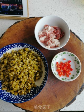 酸豆角肉末的做法步骤：2