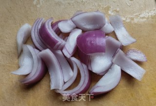 洋葱生菜拌豆腐皮的做法步骤：1
