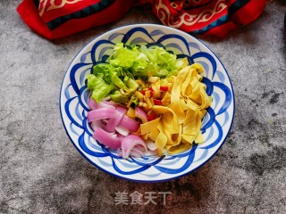 洋葱生菜拌豆腐皮的做法步骤：8