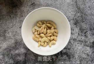 核桃仁腰果南瓜燕麦米浆的做法步骤：2