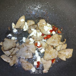 猪肝炒苦瓜的做法步骤：7