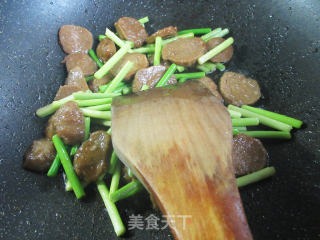 蒜薹炒牛肉丸的做法步骤：8