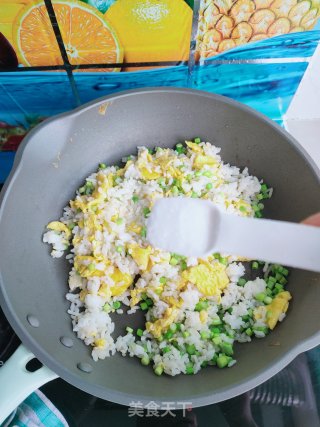 鸡蛋蒜薹炒饭的做法步骤：5