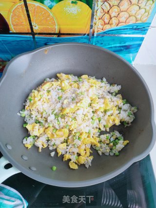 鸡蛋蒜薹炒饭的做法步骤：6