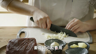 臻鲜·牙签牛肉的做法步骤：2