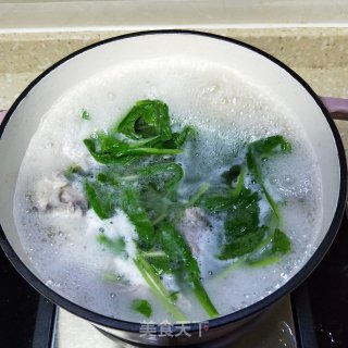 萝卜青肉片汤的做法步骤：9