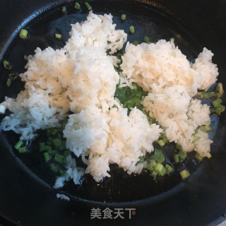 小葱蛋炒饭的做法步骤：4