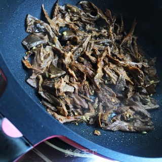 青椒洋葱炒烟笋的做法步骤：7