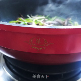 青椒洋葱炒烟笋的做法步骤：9