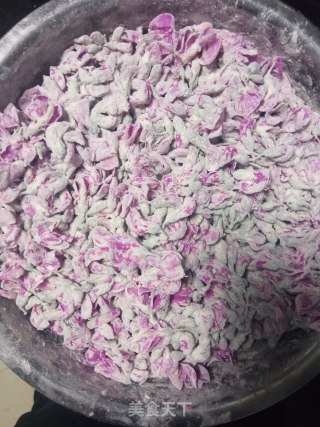 蒸彩色洋槐花的做法步骤：3