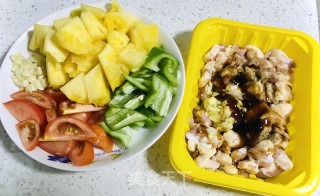 菠萝炒鸭心掌的做法步骤：2