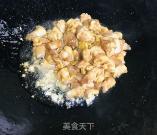 菠萝炒鸭心掌的做法步骤：3