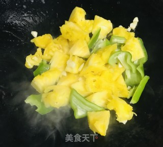 菠萝炒鸭心掌的做法步骤：5