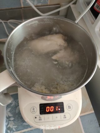 麻辣鸡丝的做法步骤：1