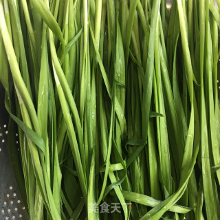 韭菜鸡蛋饼的做法步骤：1