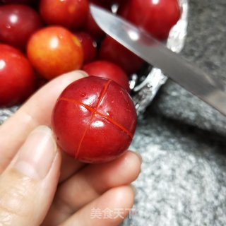 糖拌李子的做法步骤：3