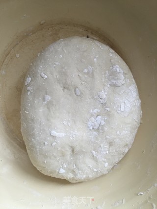 虾仁脆皮肠披萨的做法步骤：2