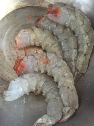 虾仁脆皮肠披萨的做法步骤：3