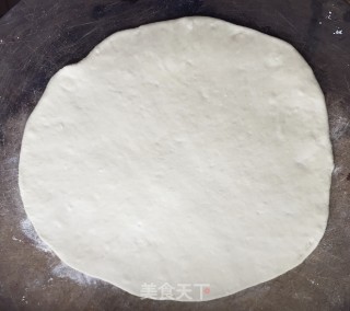 虾仁脆皮肠披萨的做法步骤：6
