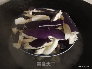 手撕茄子的做法步骤：1