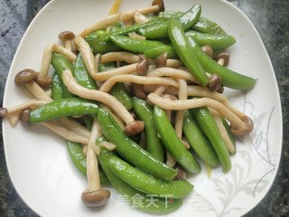 蟹味菇炒甜豆的做法步骤：6
