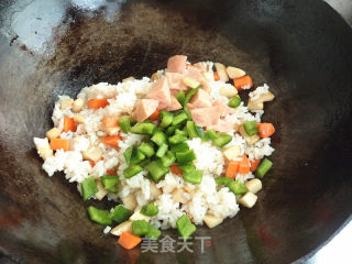 菠萝时蔬炒饭的做法步骤：11
