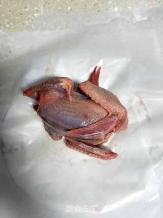 盐焗鸽子的做法步骤：4
