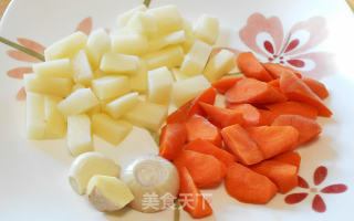 红烧土豆五花肉的做法步骤：2