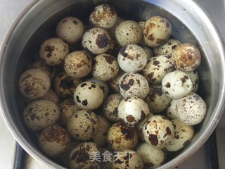 玫瑰色鹌鹑蛋的做法步骤：1