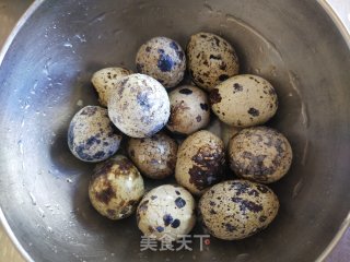 玫瑰色鹌鹑蛋的做法步骤：2