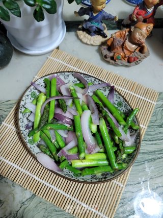 洋葱炒芦笋的做法步骤：6