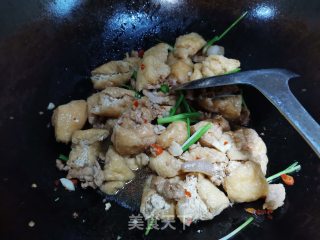 油豆腐炒肉的做法步骤：9