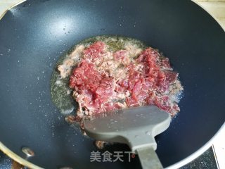 双椒炒牛肉的做法步骤：1