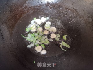 木耳腐竹炒鸡蛋的做法步骤：5