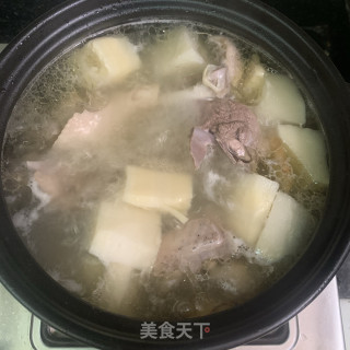 鲜笋鸭汤的做法步骤：8