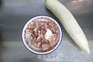 腔骨炖萝卜的做法步骤：1