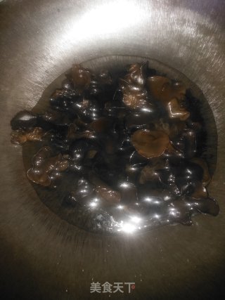 木耳炒山药的做法步骤：2