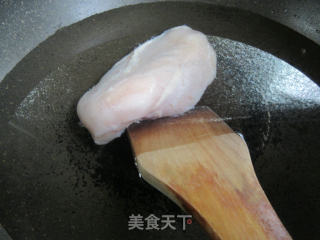 蒜薹拌鸡胸肉的做法步骤：2