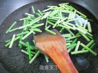 蒜薹拌鸡胸肉的做法步骤：6