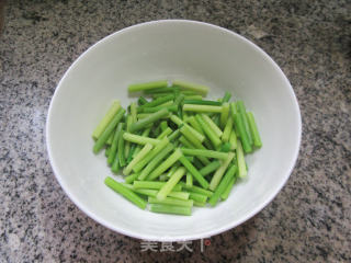 蒜薹拌鸡胸肉的做法步骤：9