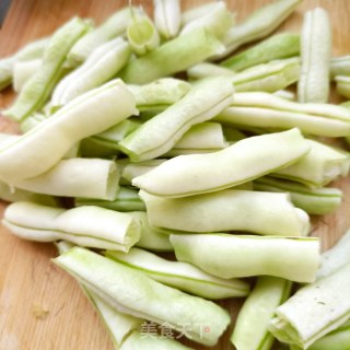 玉米脊骨炖芸豆的做法步骤：2