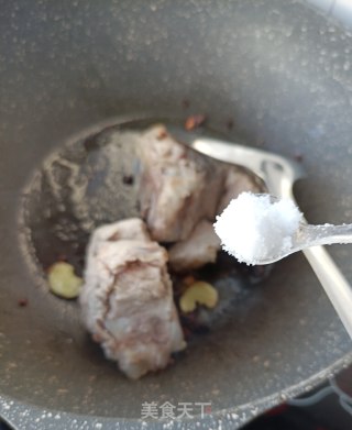 玉米脊骨炖芸豆的做法步骤：4